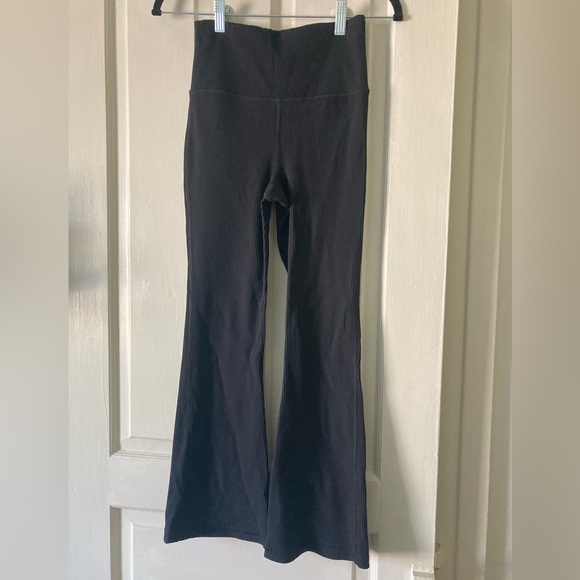 Athleta Elation SP Rib Crop Flare Small Petite Black #987301 Yoga - Picture 3 of 7